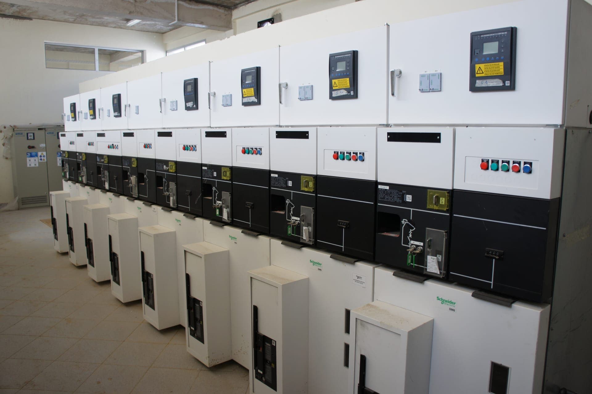 Installations électriques et équipements de commande de la station du projet Asjen – Ouazzane