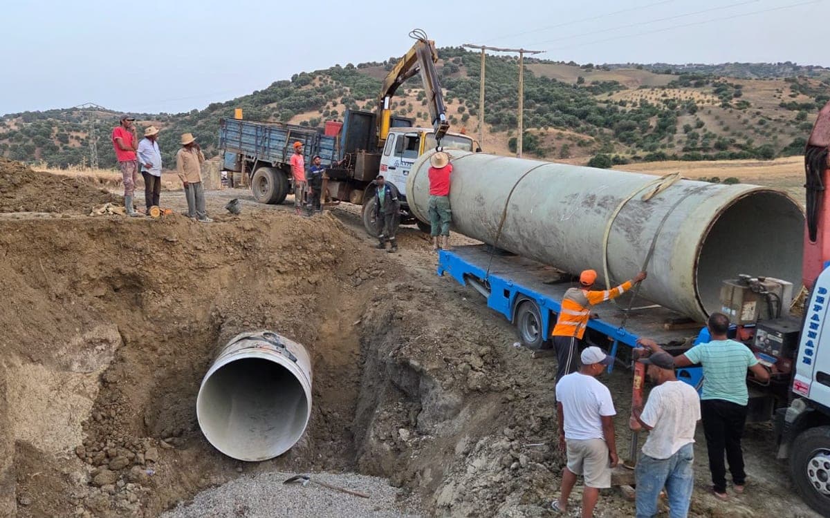 Intervention continue, de jour comme de nuit, pour la réparation d'une fuite sur la conduite principale du périmètre irrigué d'Asjen — 3