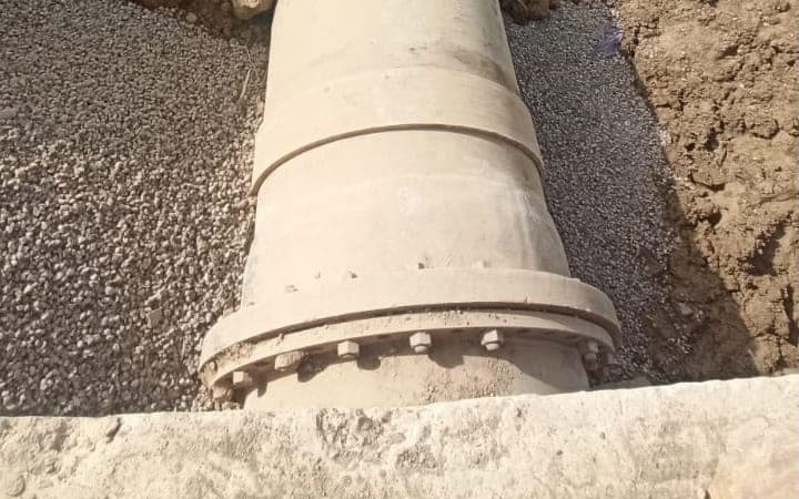 Intervention continue, de jour comme de nuit, pour la réparation d'une fuite sur la conduite principale du périmètre irrigué d'Asjen — 4